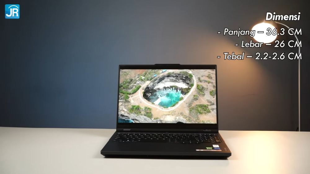 Lenovo Legion Pro 5i 16IRX8 12