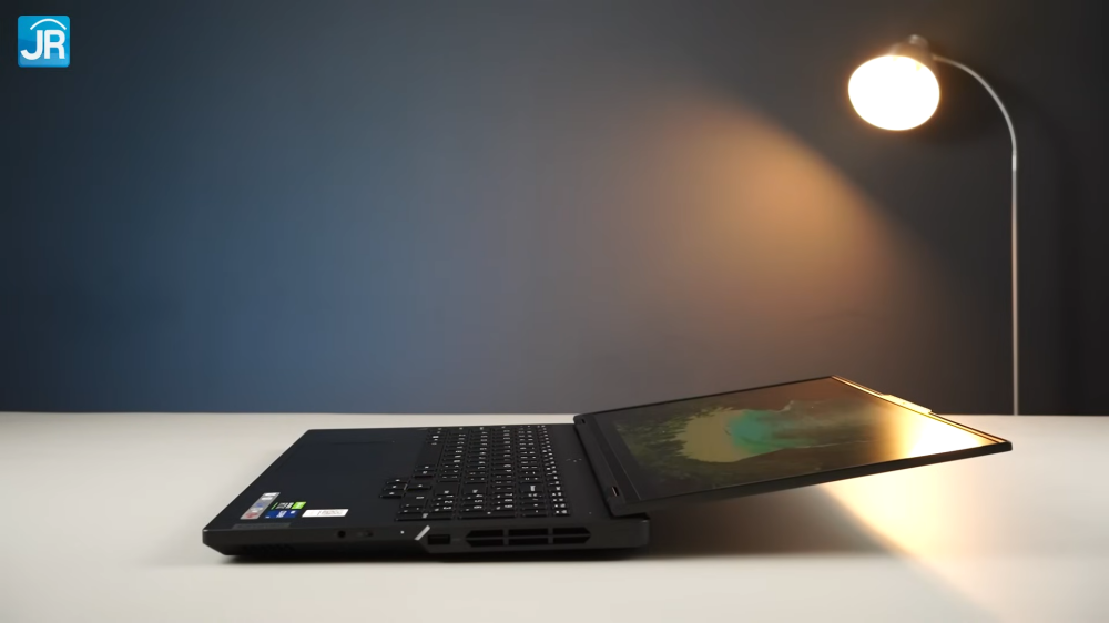 Lenovo Legion Pro 5i 16IRX8 15