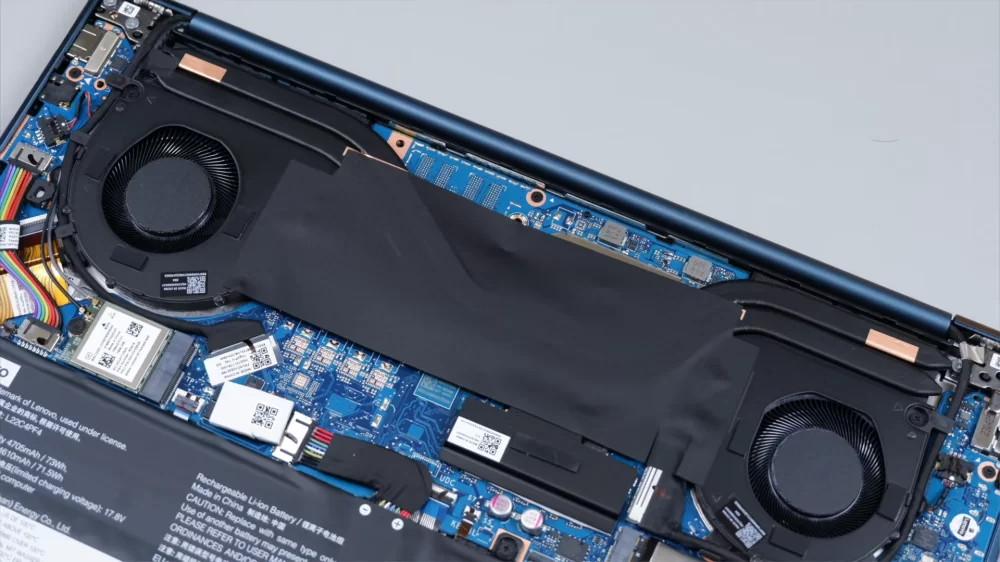 Review Lenovo Yoga Pro 7 (14APH8) Laptop Profesional AMD Ryzen 7