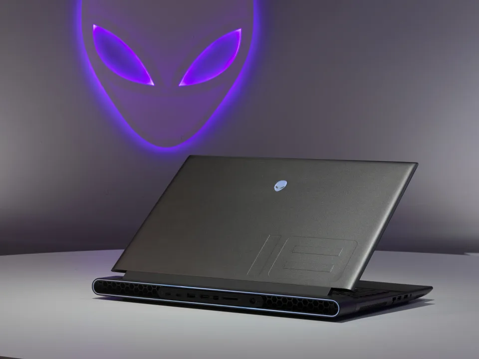 Alienware m18, laptop gaming pertama yang menggunakan CPU dan GPU kelas desktop dari AMD.