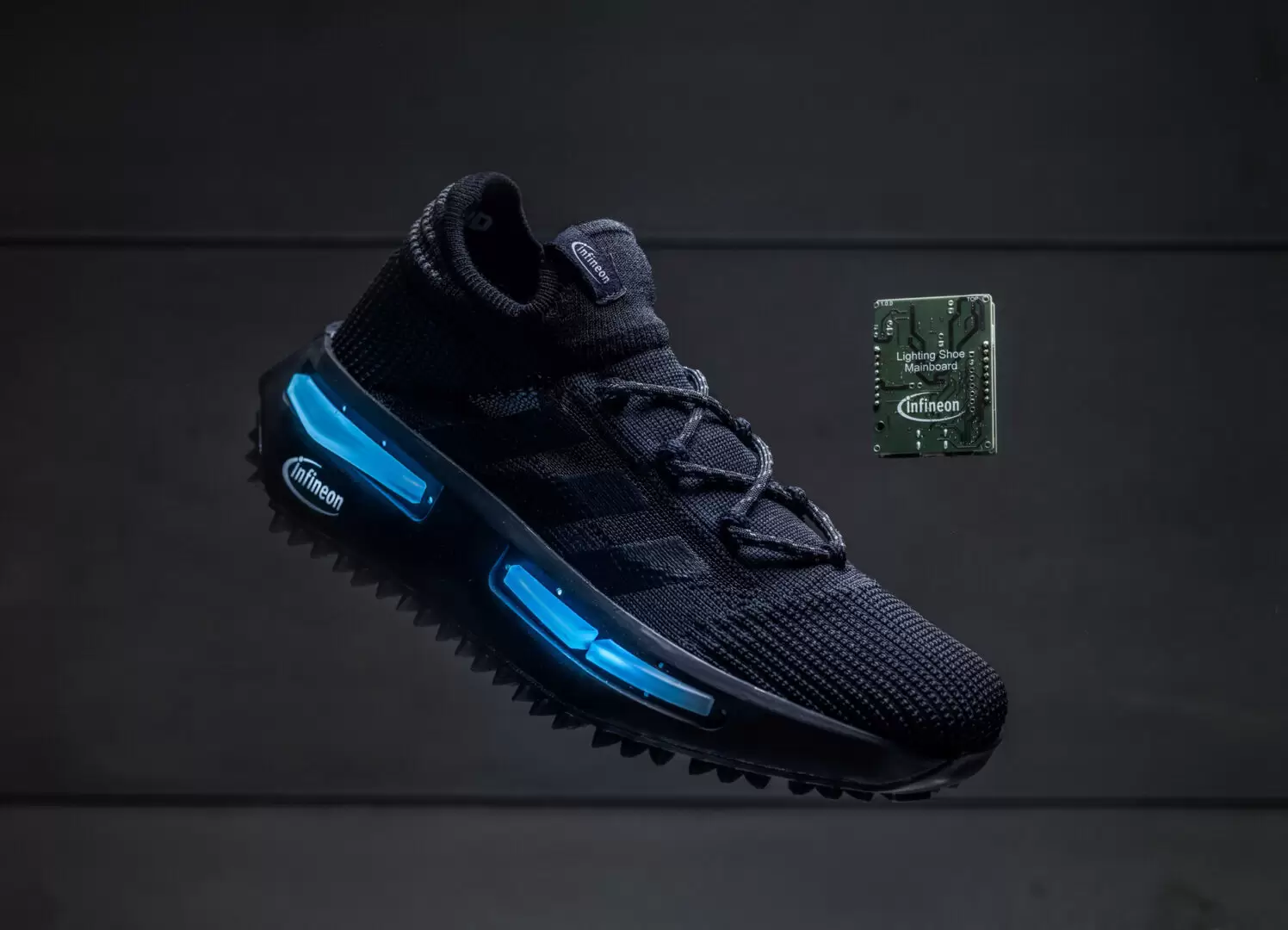 Adidas dan Infineon Kolaborasi Hadirkan Sepatu dengan Lampu LED • Jagat