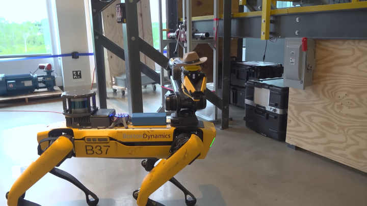 Boston Dynamics Buat Robot Anjing Mereka Bisa Berbicara 1 Spot, robot anjing buatan Boston Dynamics
