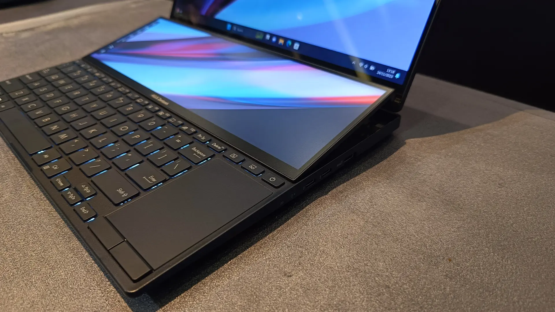 ASUS Hadirkan Laptop Layar Ganda Terbarunya di Indonesia, Zenbook Pro 14 Duo OLED 3 ASUS Zenbook Pro 14 Duo OLED 3