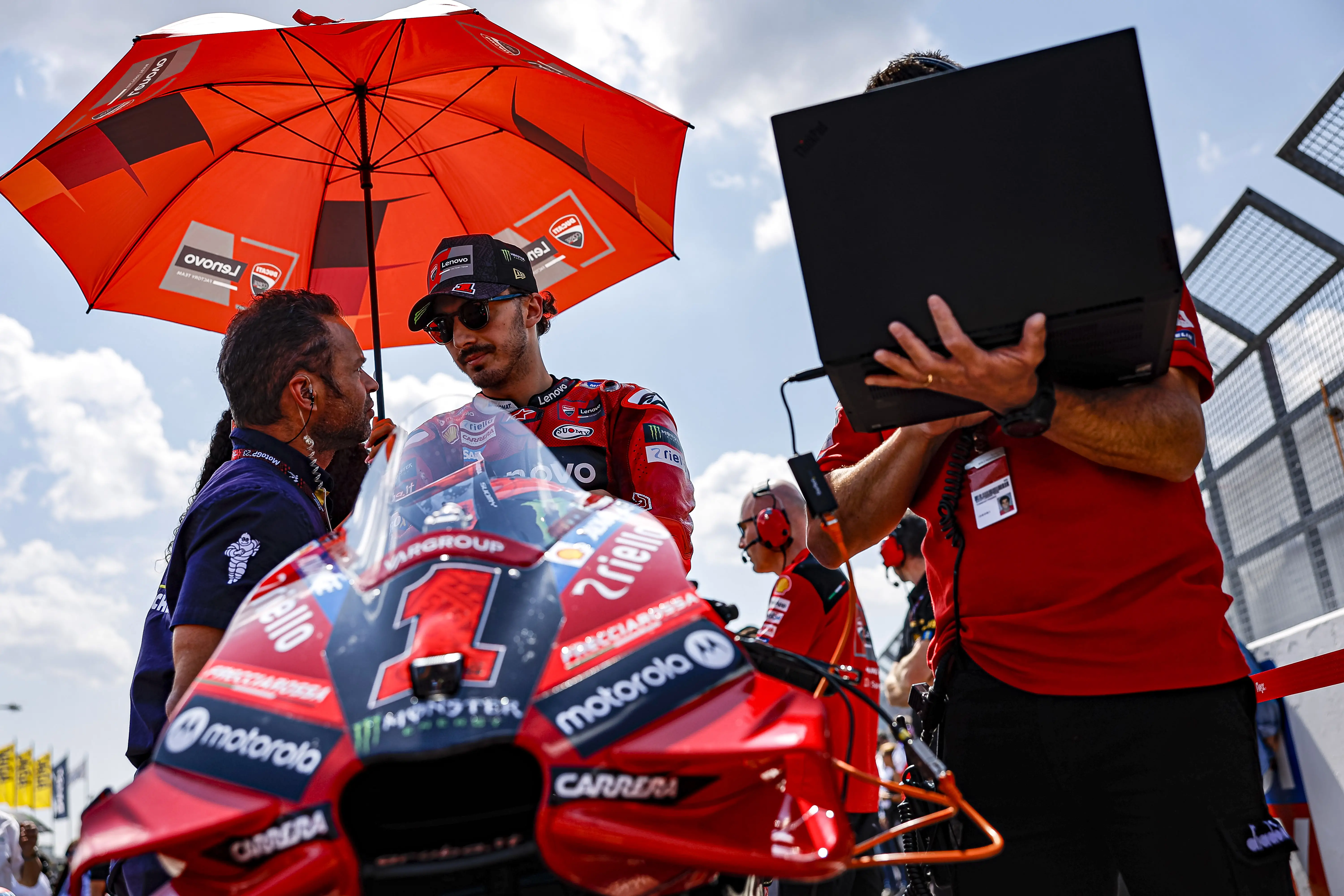 Tim Ducati Lenovo bersiap-siap untuk menghadapi kompetisi
