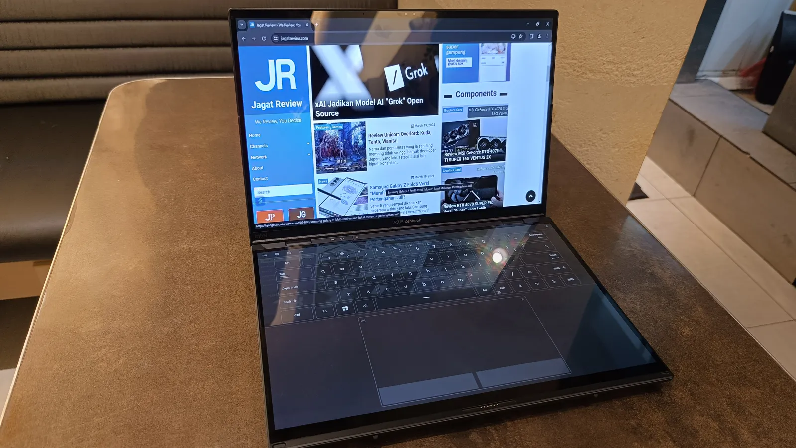 Dua Layar di ASUS Zenbook DUO (UX8406), Bisa Buat Apa Aja? • Jagat Review