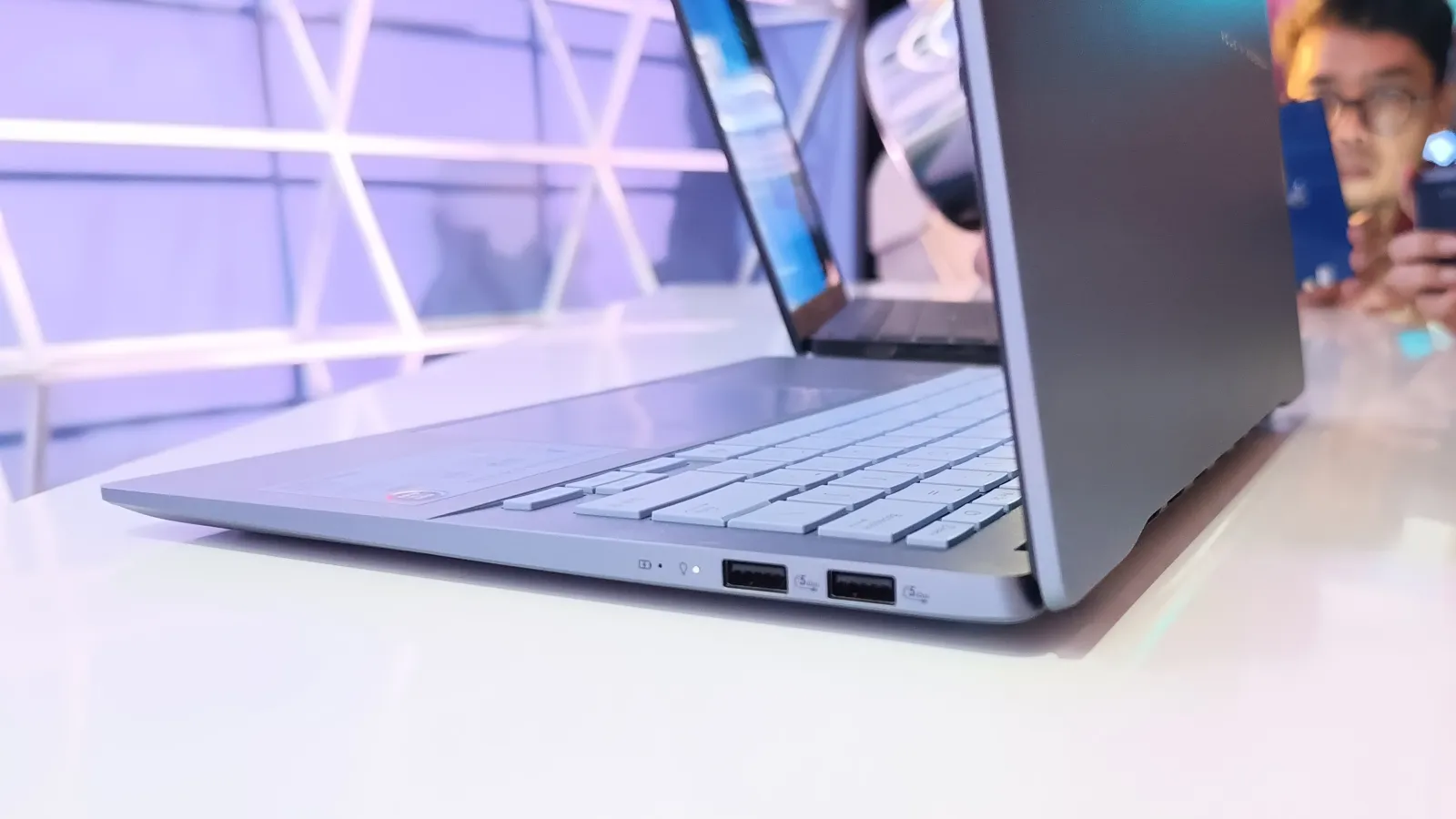 ASUS Rilis Vivobook S 14 OLED di Indonesia, Lebih Tipis dan Ringan! 5 ASUS Vivobook S 14 OLED 3 1