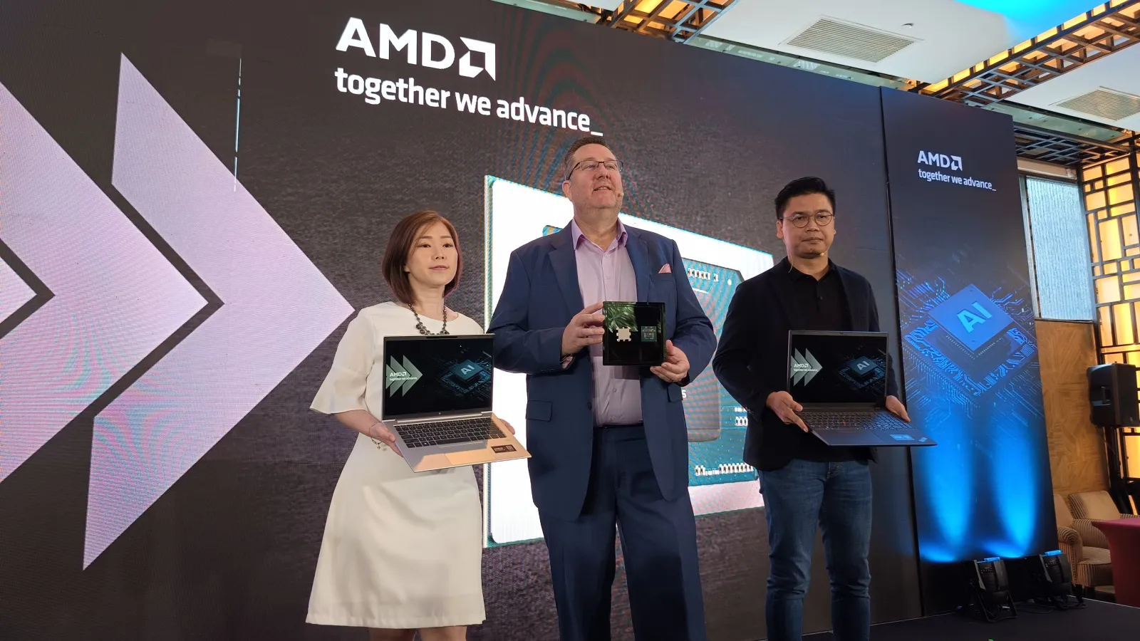 Ryzen 8040 series 1