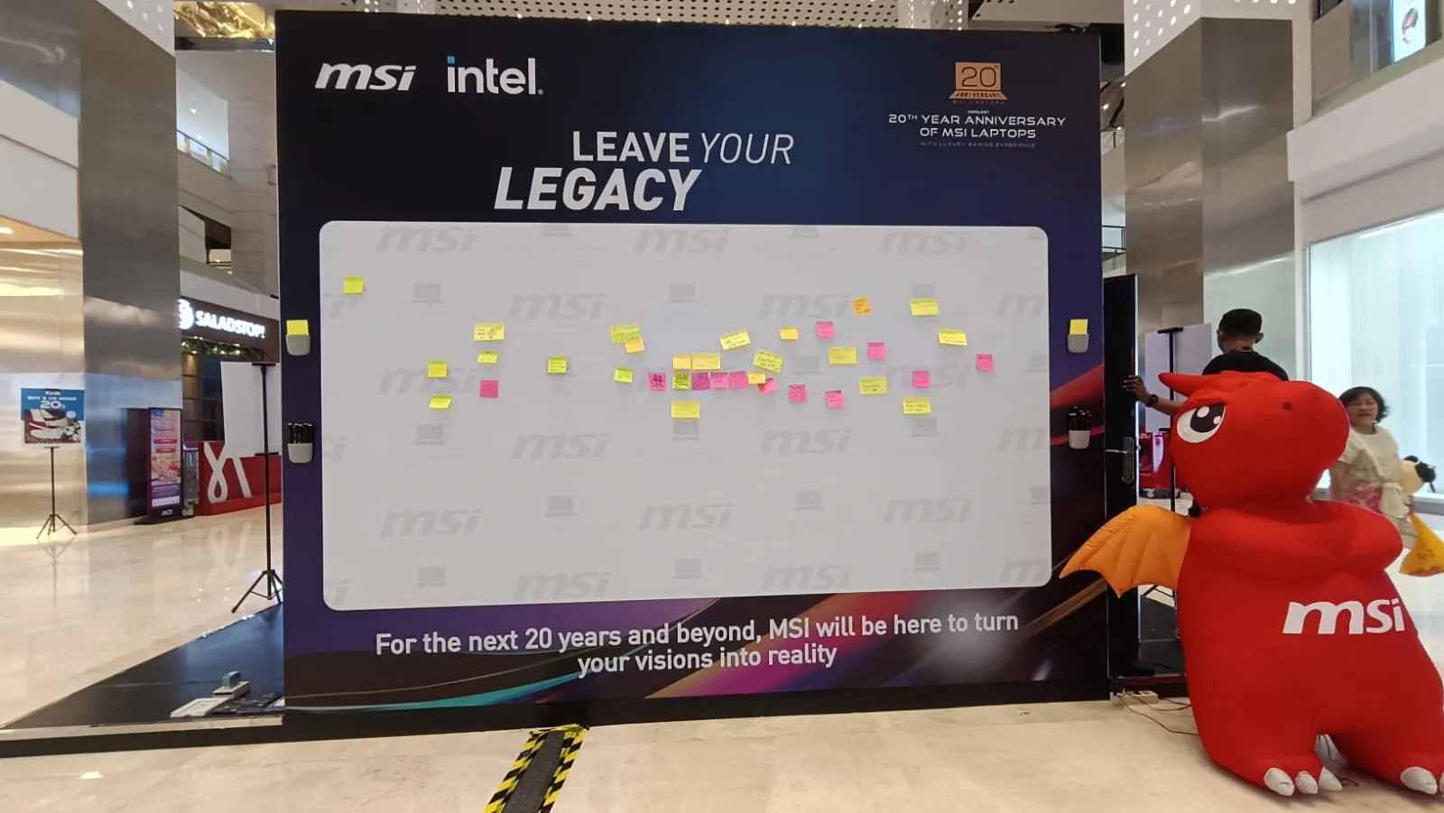 Rayakan Ultah ke-20, MSI Laptop Gelar Exhibition di Mall of Indonesia 5 MSI Laptop 20 tahun 4