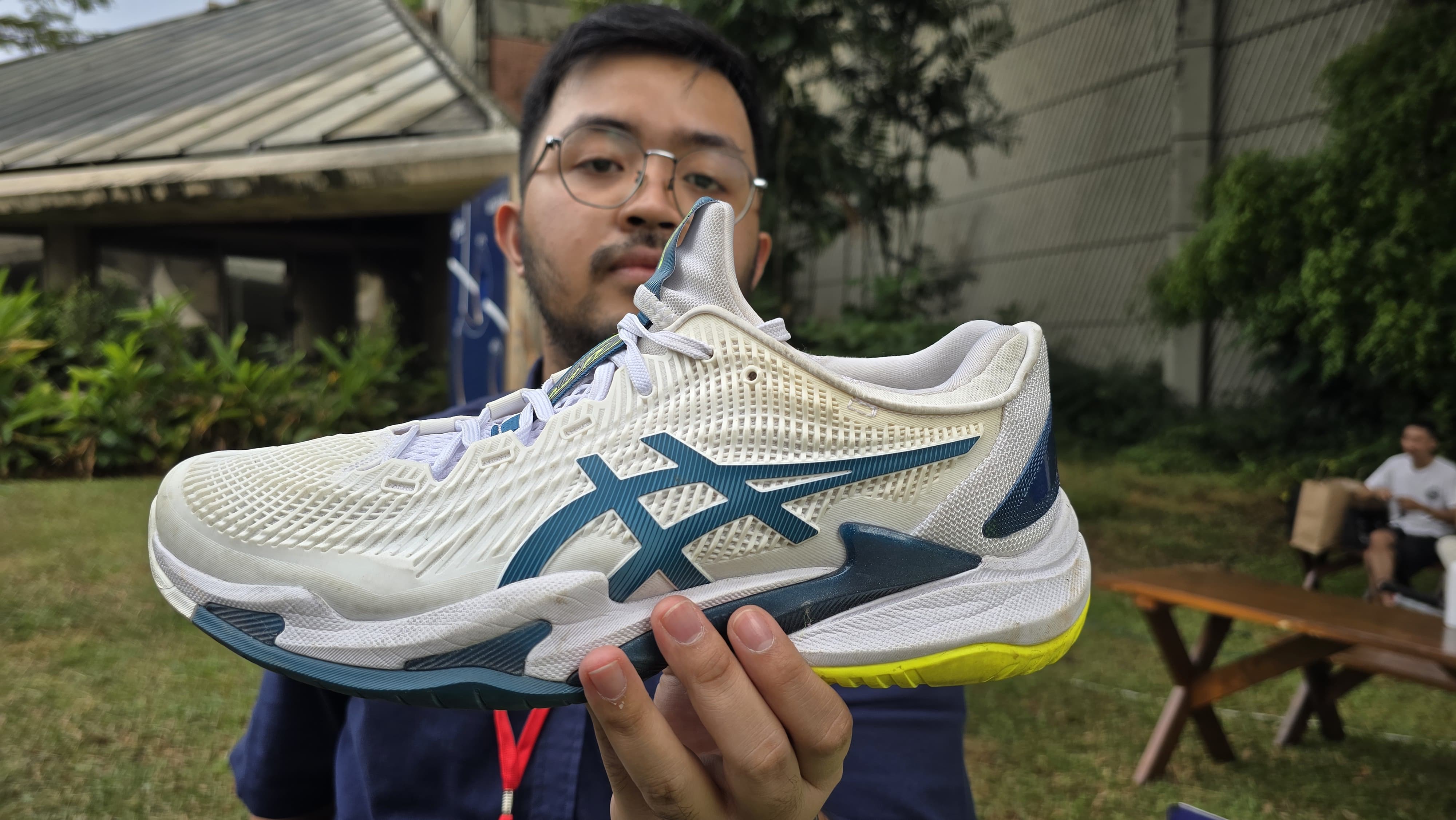 On feet Sepatu Tenis ASICS