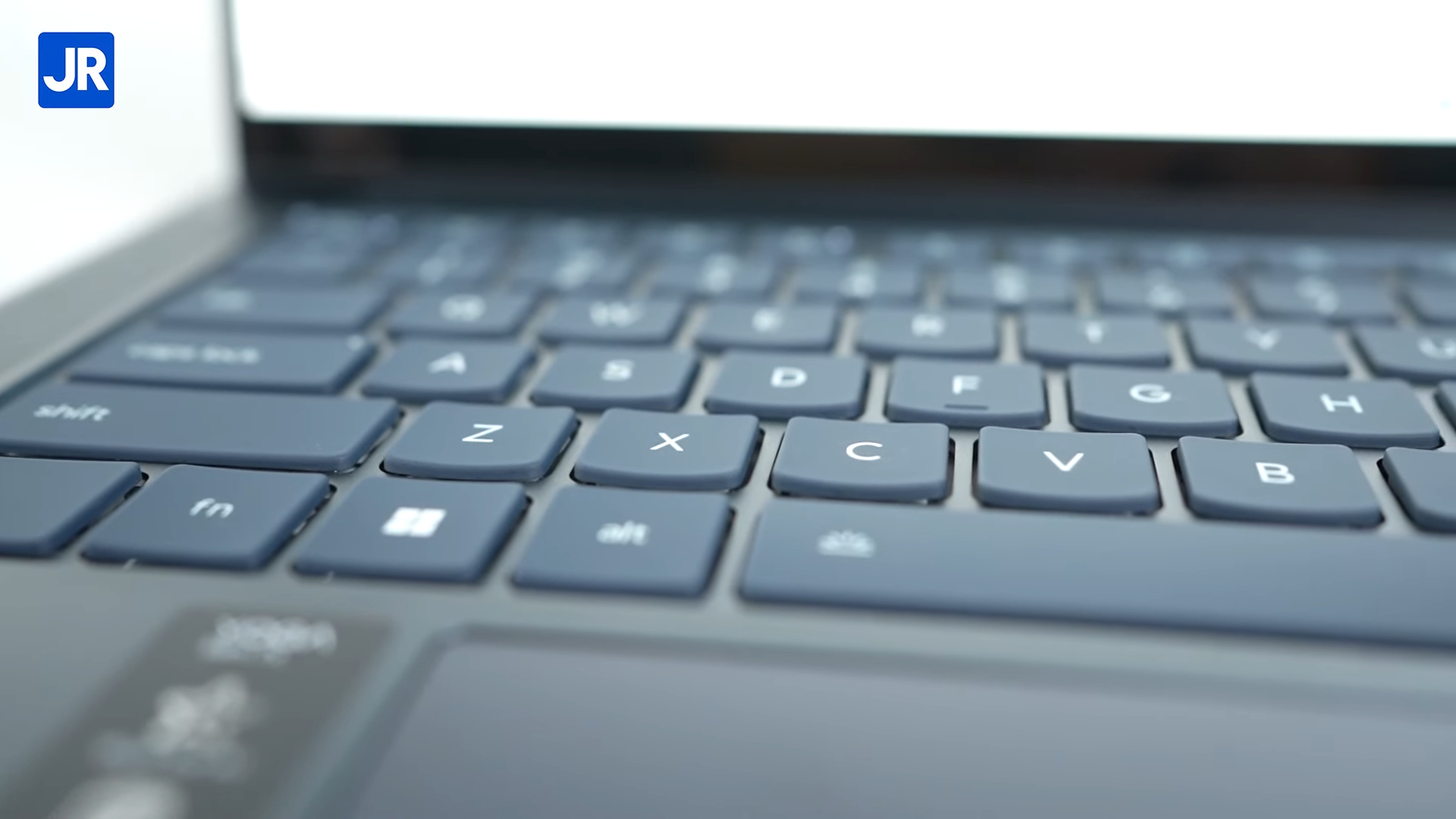 Lenovo YOGA Slim 7x21 1