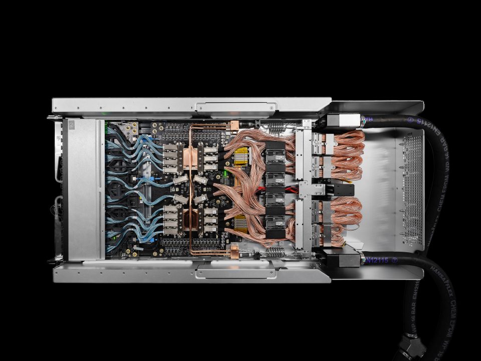 NVIDIA Blackwell Jadi Standar Generative AI di Benchmark MLPerf 3 NVLink switch tray top view open black