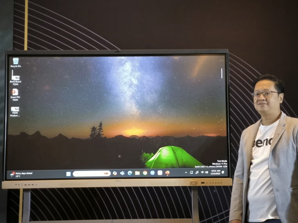 BenQ TKDN Proyektor dan Interactive Display Panel