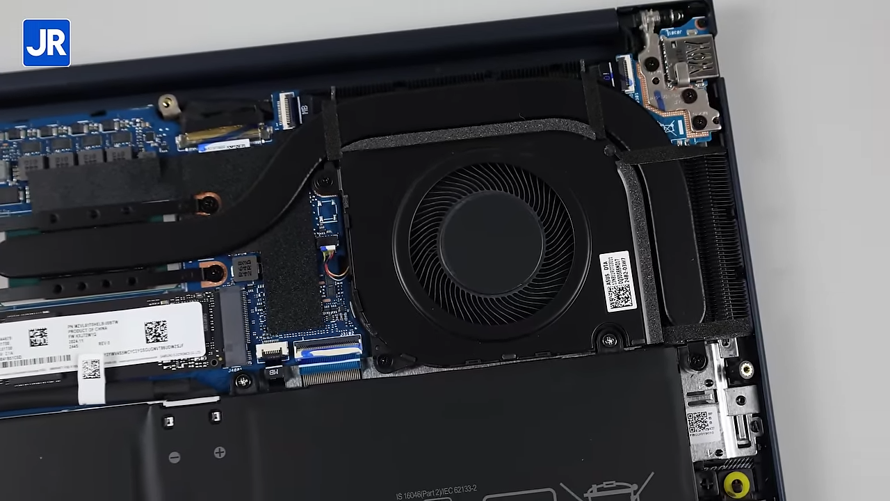 ASUS Zenbook 14 OLED UX3405CA 2025 22