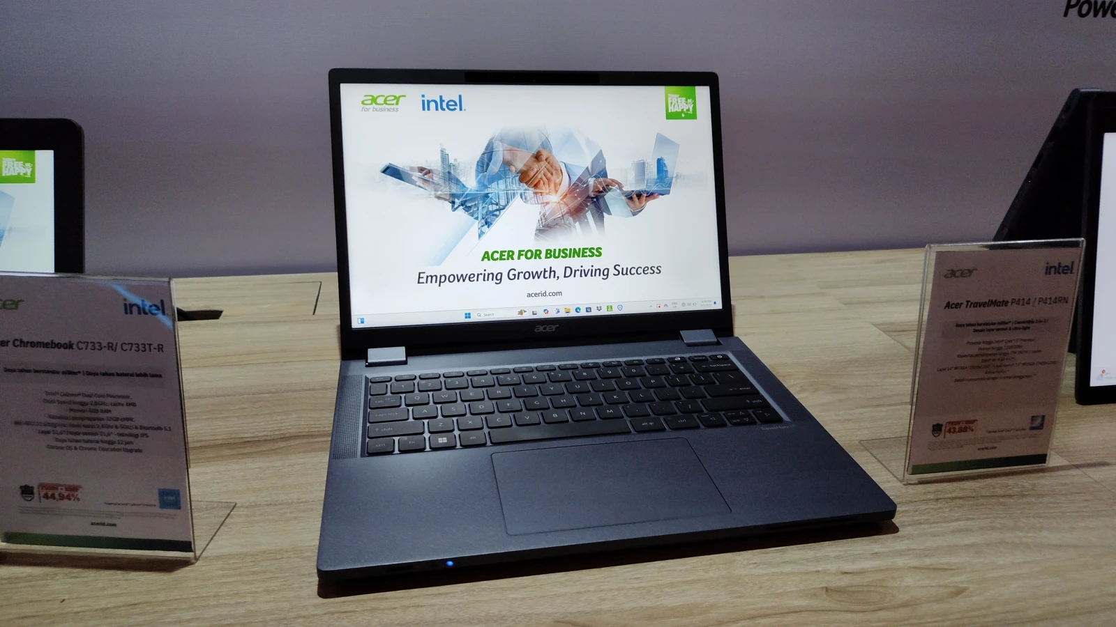 Acer Luncurkan Jajaran Laptop Bisnis TravelMate Barunya di Indonesia 3 p4 14