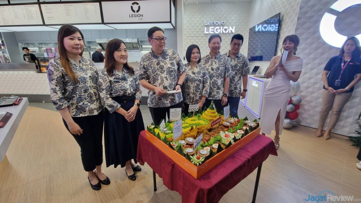 Exclusive Store Terbaru Lenovo Bikin Kita Bisa Ngopi Sambil Belanja Laptop 2 LES BxC 02