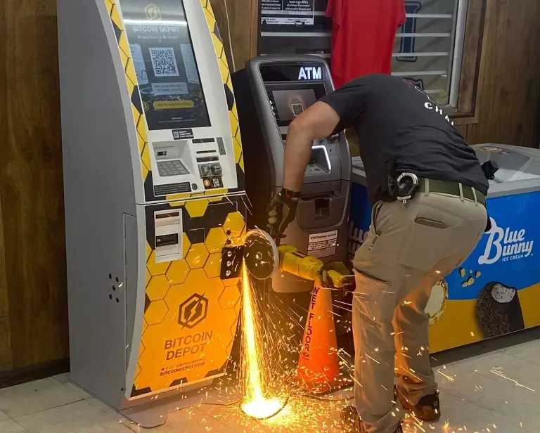 Polisi Gergaji Mesin ATM Bitcoin