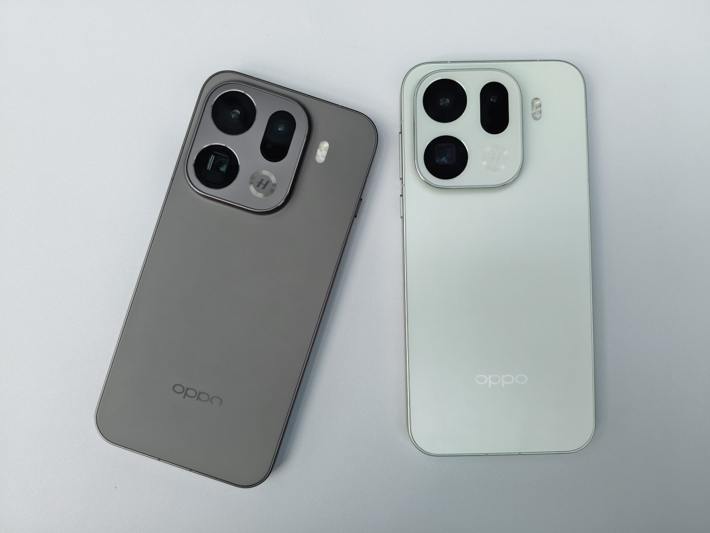 OPPO Find X9 Pro Resmi Diperkenalkan di Indonesia! 2 2c8bb94780c9cdfc99f7b72721b8c163