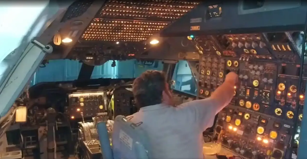 Komunitas Penggemar Flight Simulator Bikin Simulator dari Kokpit Bekas Pesawat Sungguhan 5 Flight Simulator