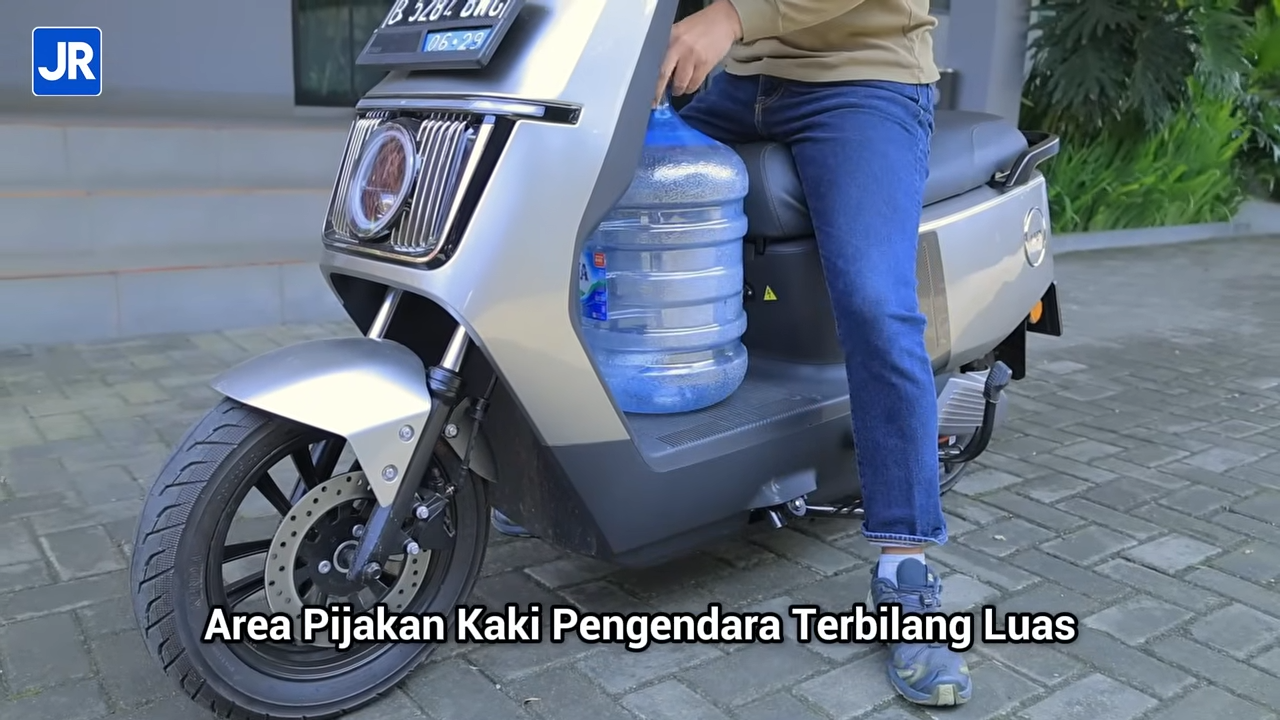 Review Polytron Fox 200: Rp 11 Jutaan, Punya Cruise Control dan Alarm Kalo Salah Belok! 8 Polytron Fox 200 23