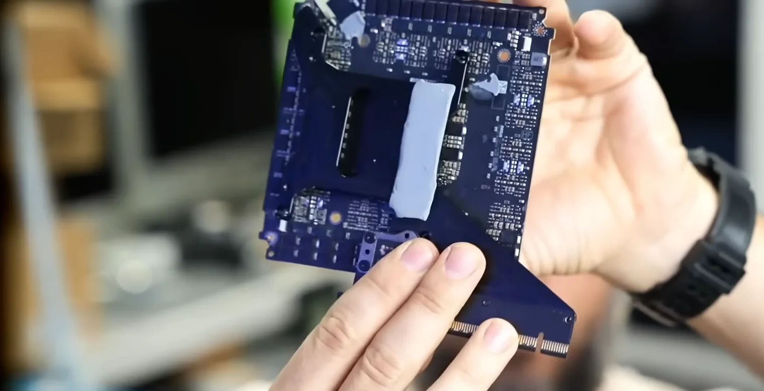 Beruntung! Tak Sengaja Rusak NVIDIA RTX 5090, Pengguna Ini Dapat Ganti Baru 9 RTX 5090 Founders Edition