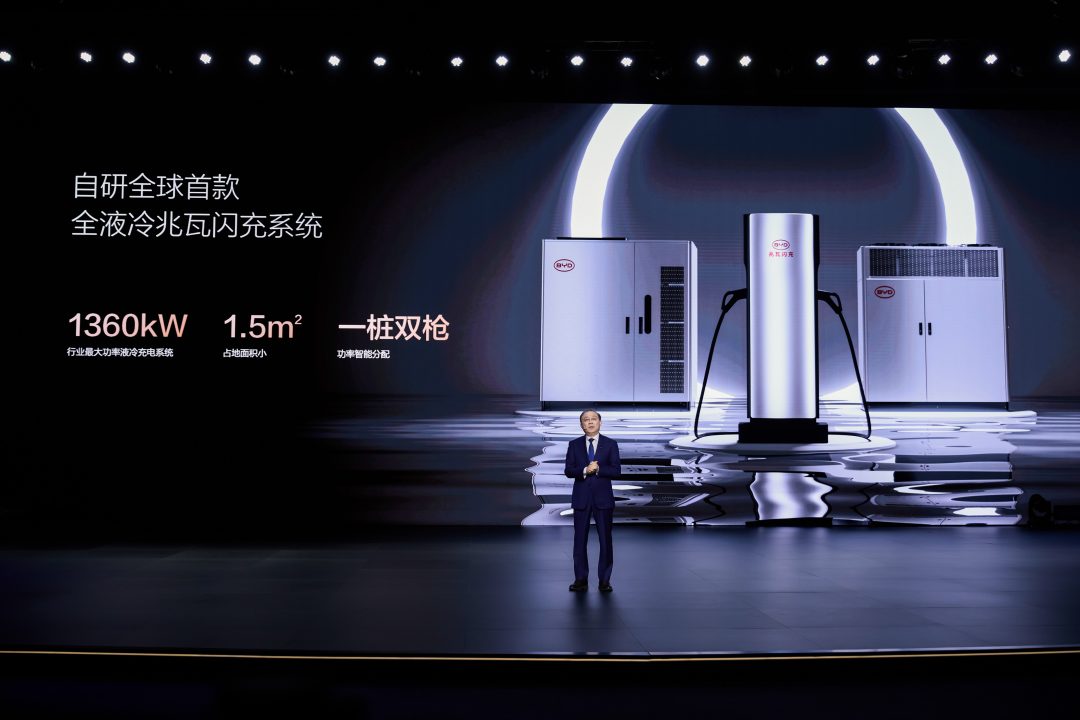 BYD Pamer Teknologi Pengisian Daya Terbaru, 5 Menit untuk 400 Km 1 BYD 400 km 5 menit pengisian daya
