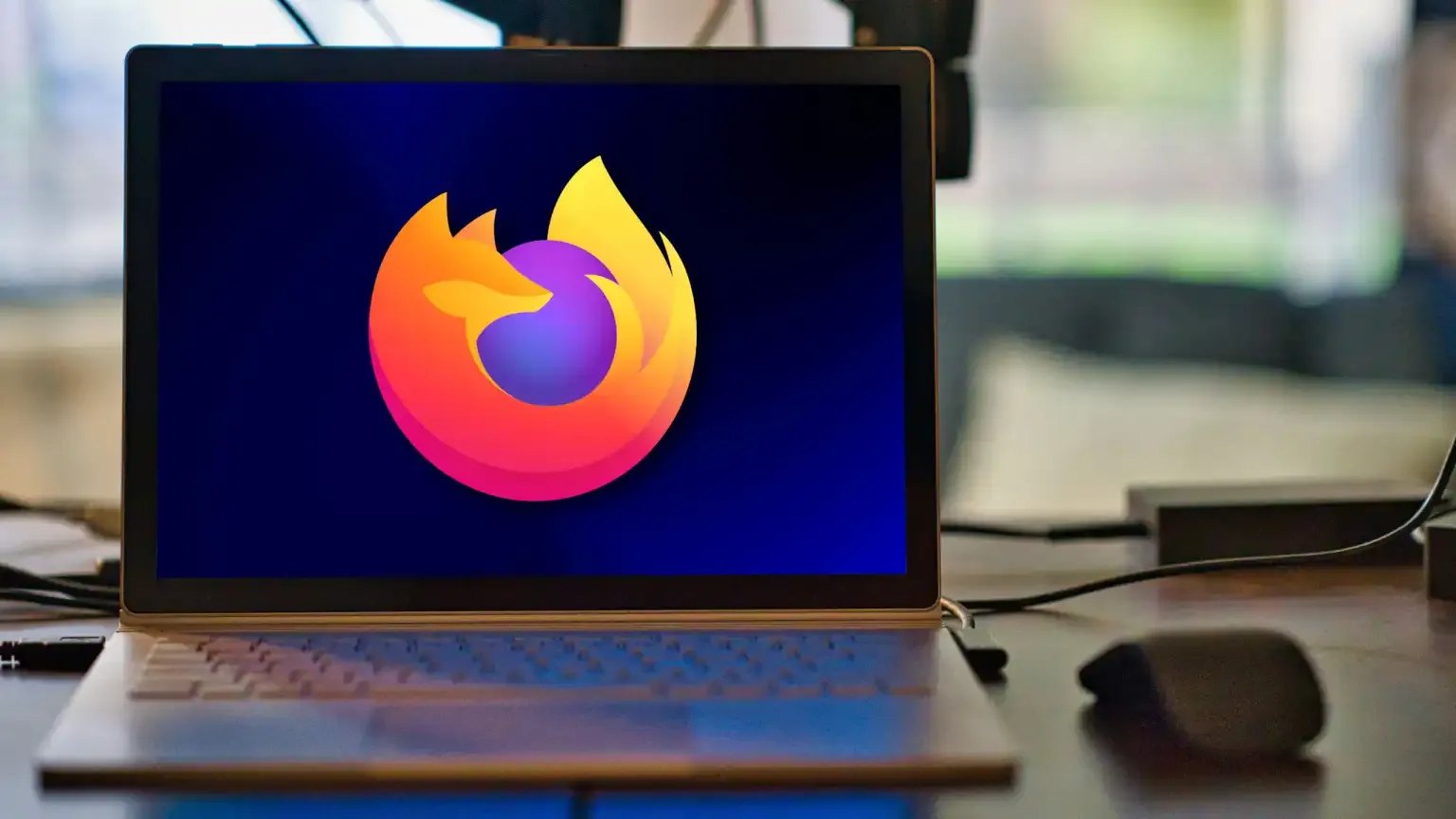 Firefox-logo-on-a-Windows-laptop