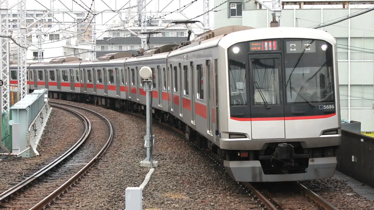 Tokyu Group Data Center Moduler di bawah jalur kereta
