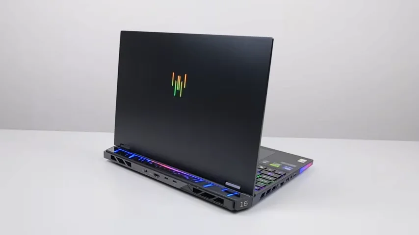 Acer Predator Helios 16 AI 2