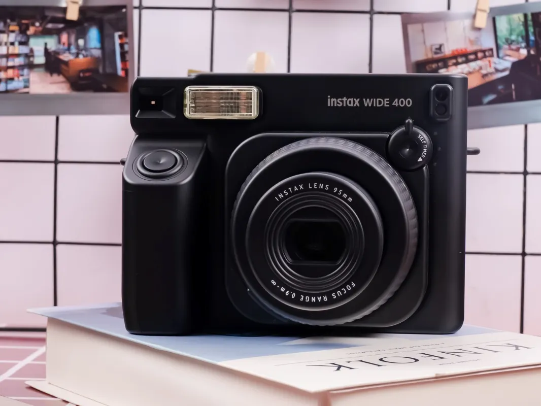 Instax WIDE 400 Kini Hadir Dalam Varian Warna JET BLACK &bull; Jagat Review