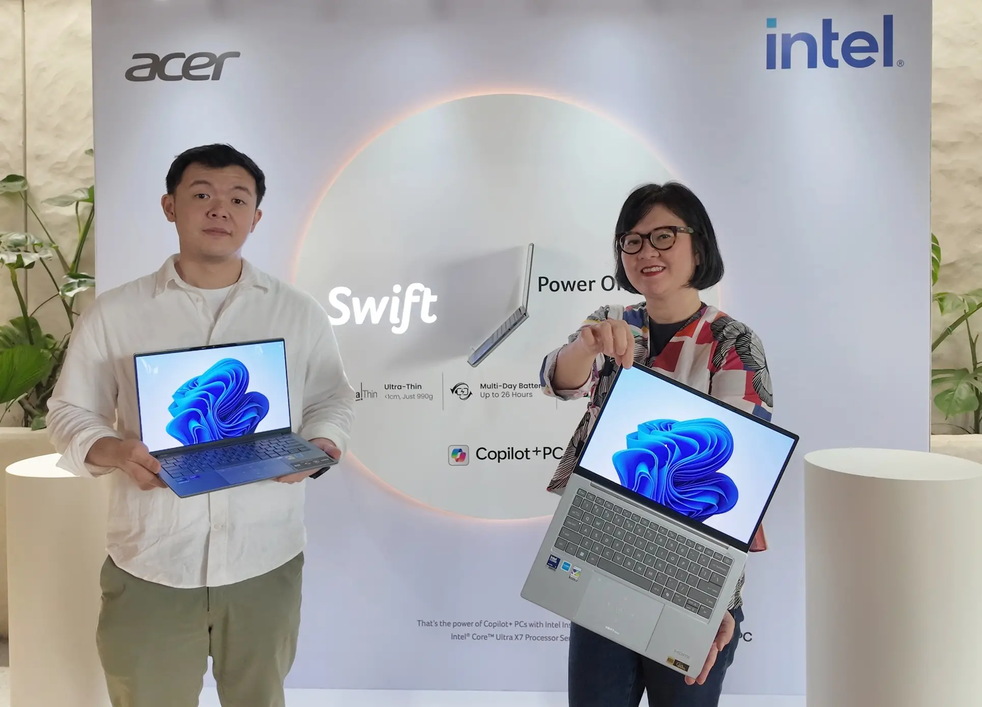 Acer Swift Series Generasi Terbaru Resmi Diumumkan, Usung Prosesor Intel Core Ultra Serta Bodi Tipis dan Ringan 7 Matius Tirtawirya Consumer Gaming Notebook Product Manager Acer Indonesia dan Madeleine Kusuma Consumer Marketing Manager Acer Indonesia 2