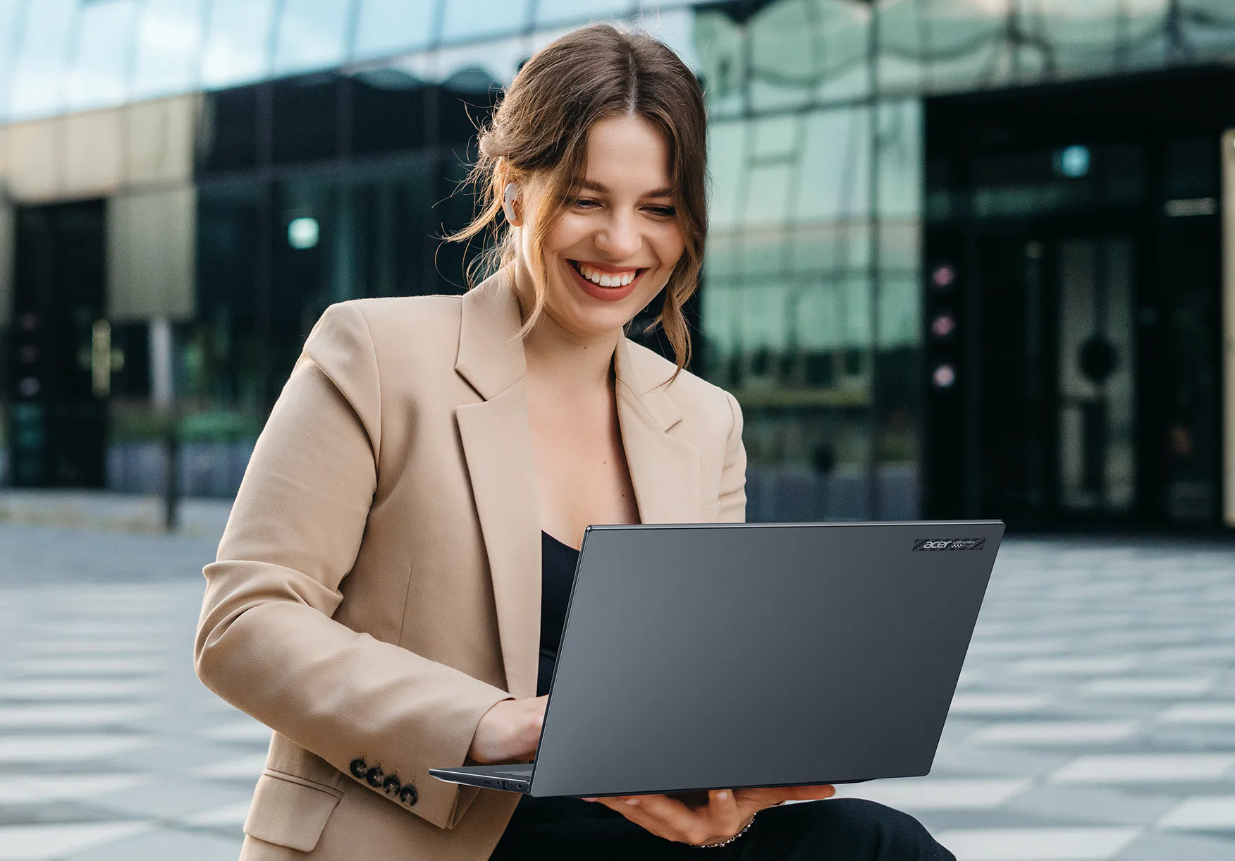 Acer TravelMate P6 14 AI (1)