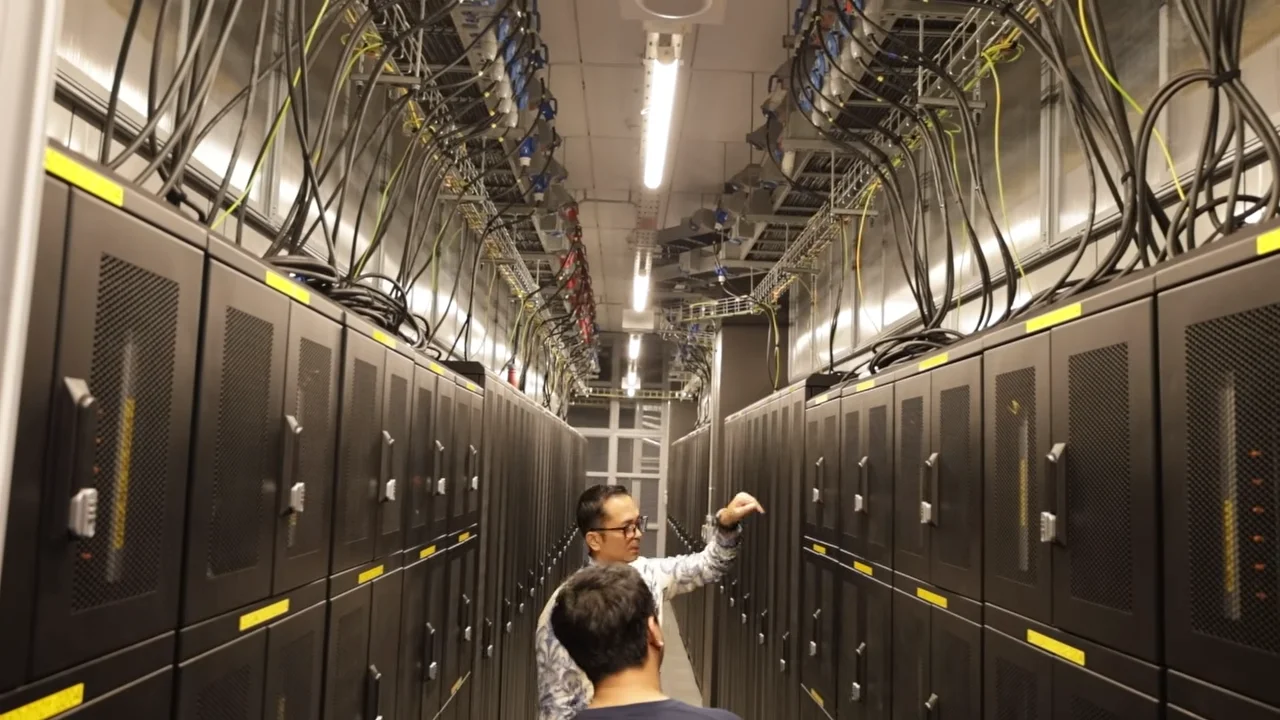 Bukan Sekadar Gudang Server Cara Kerja Data Center Modern Ngobrol Bareng Equinix YouTube 1 02