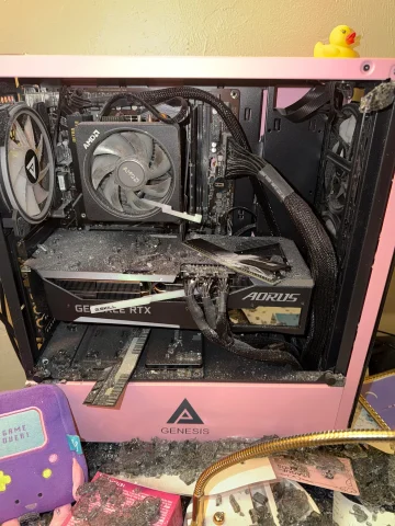 PC Gaming Jadi Tameng Tak Terduga, Selamatkan Pemilik dari Peluru Nyasar 4 PC Gaming Selamatkan Pemiliknya