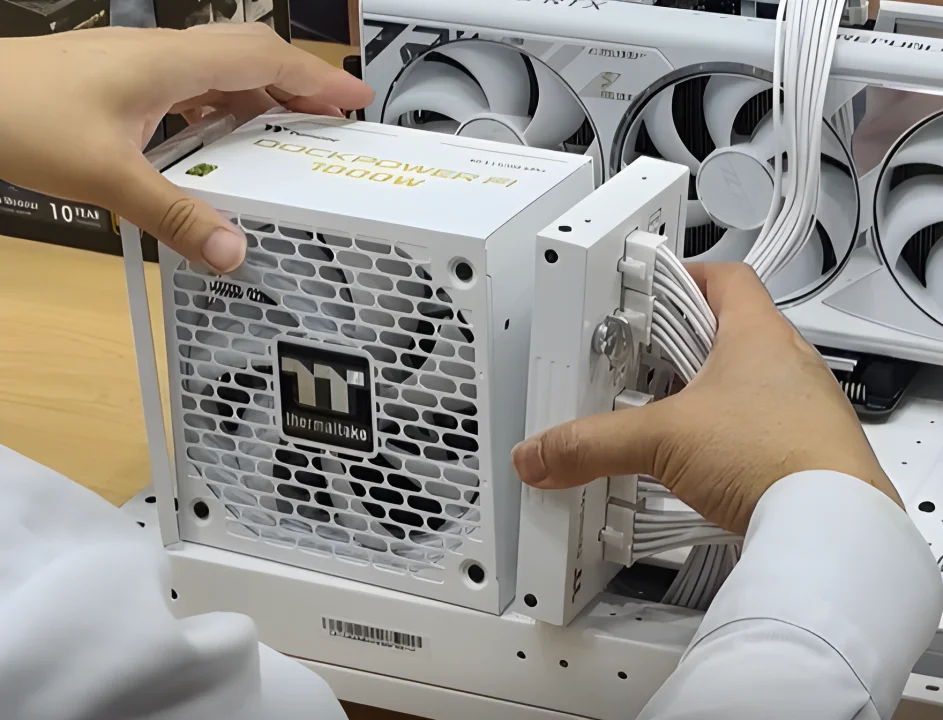 Thermaltake Bikin PSU Modular, Manajemen Kabel Lebih Mudah 1 Thermaltake Dockpower PSU Modular