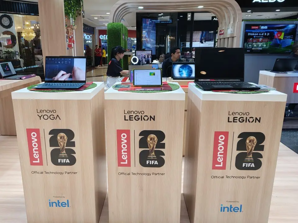 Mencoba Langsung Produk Lenovo Edisi Terbatas di Booth Lenovo x FIFA World Cup 26 Experience 2 Lenovo FIFA World Cup 26 Edition