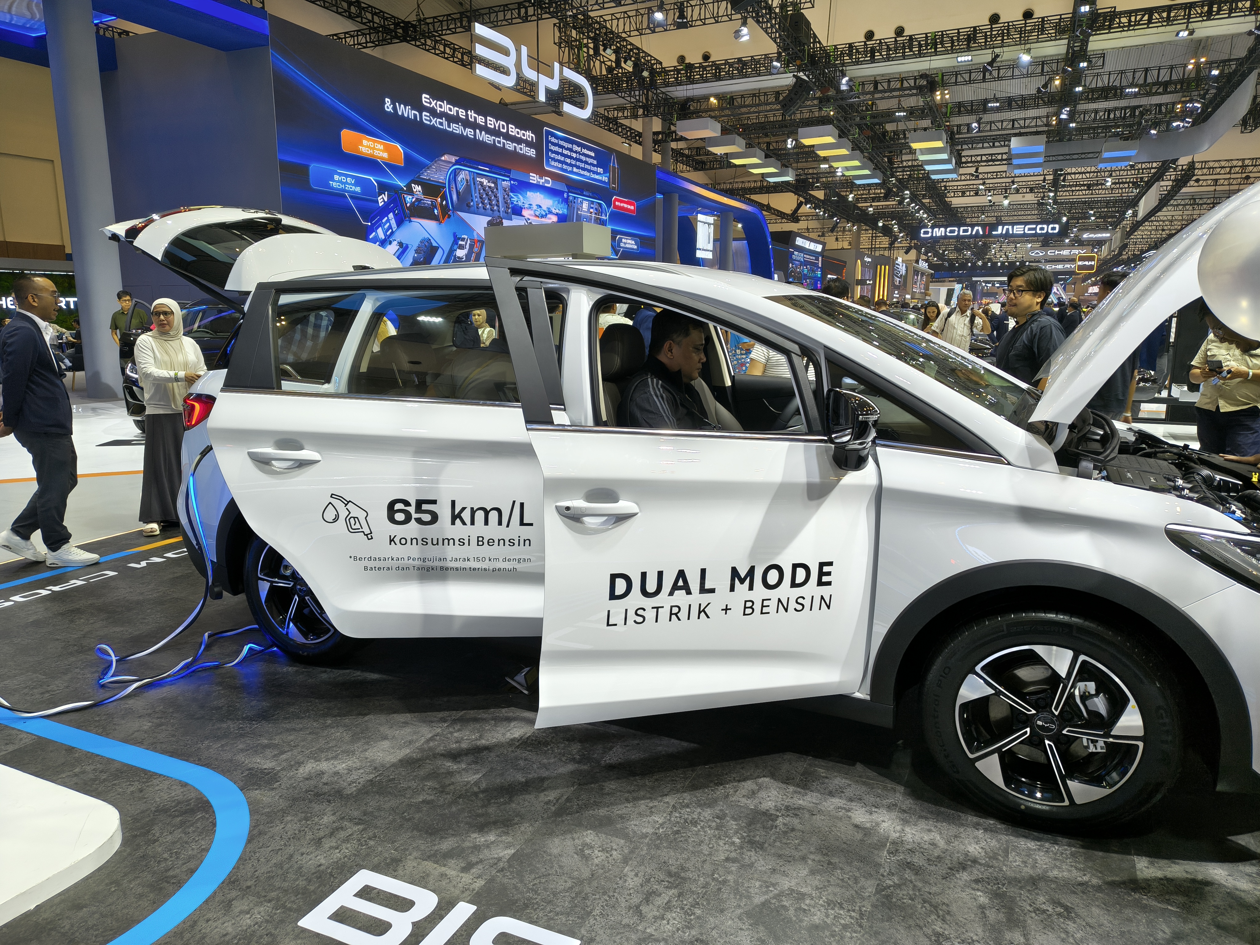 BYD Jelaskan Cara Kerja Teknologi Dual Mode di M6 DM, Motor Listrik Jadi Penggerak Utama 2 BYD M6 DM Dual Mode