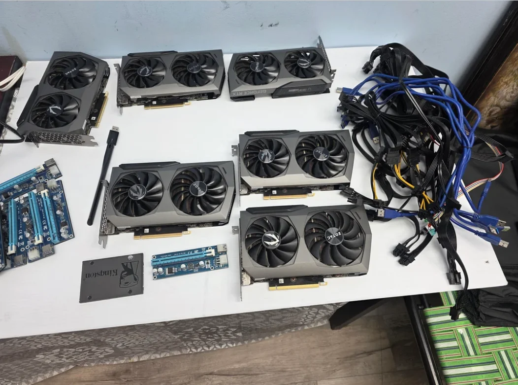 Saat Harga GPU Mahal, Orang Ini Malah Dapat 12 RTX 3070 Gratis! 7 Redditor ketemu 12 RTX 3070