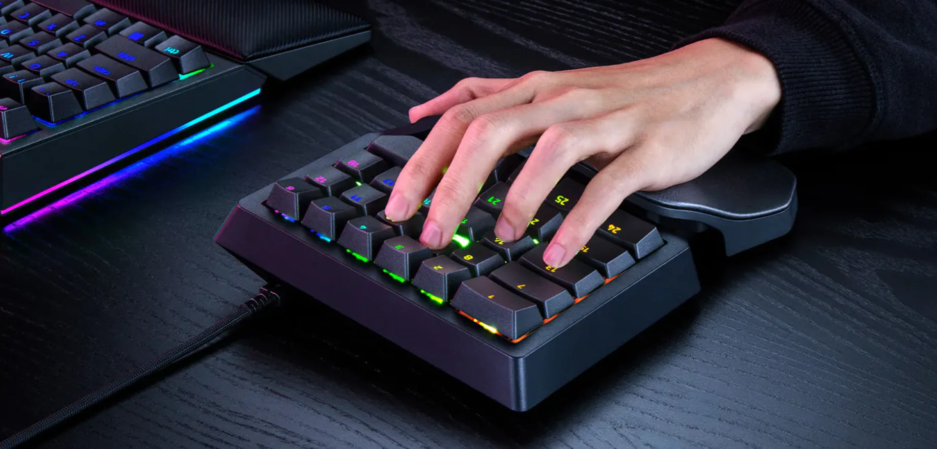 Razer Luncurkan Gaming Keypad Tartarus V2 Pro 7 deb1cb0b62305cb942de15bf4d9e2c8d