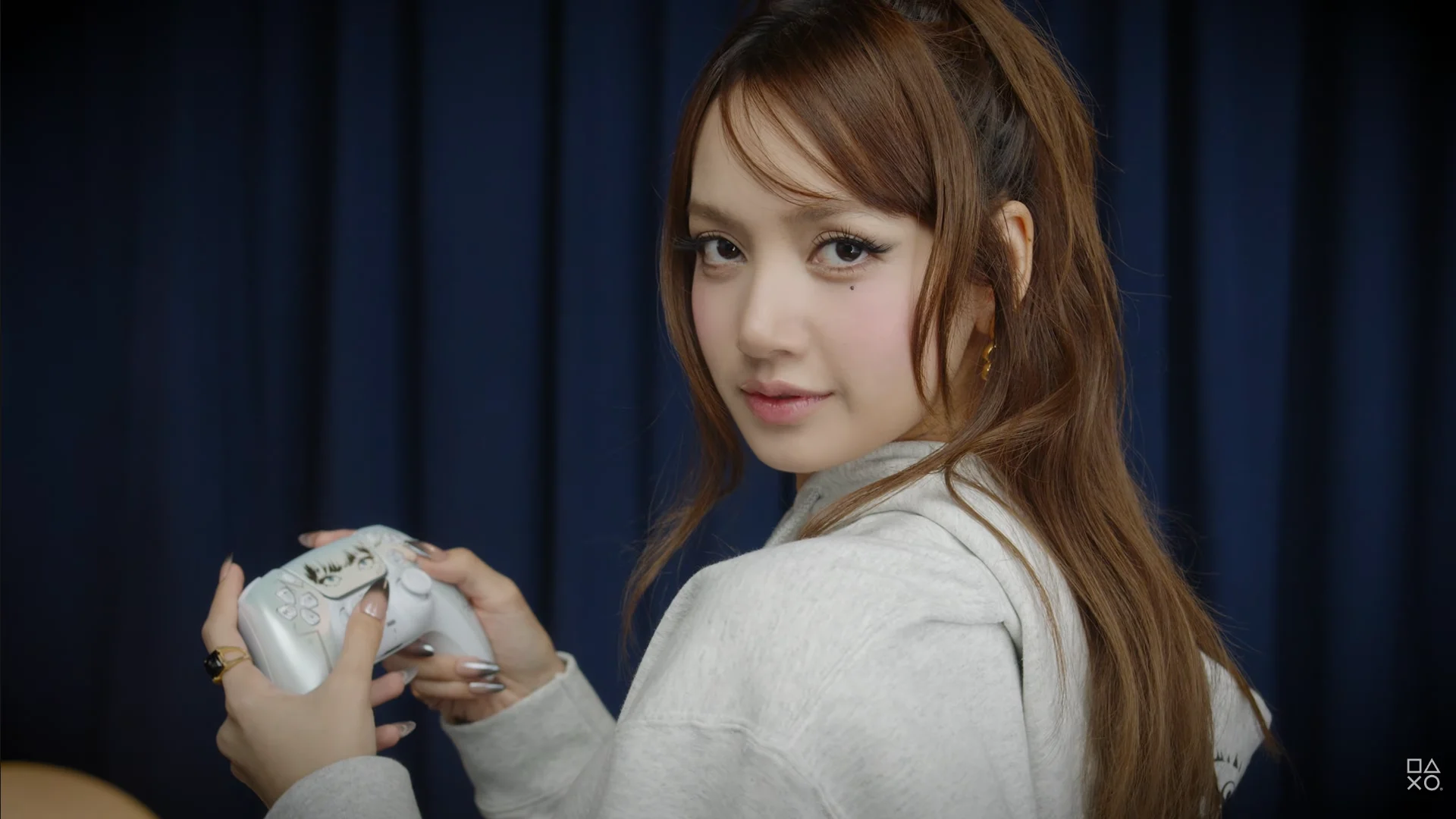 Sony Umumkan DualSense Limited Edition Bertema Bintang K-Pop Lisa 2 e28104fe0e9509d8f72222559c4a4df8