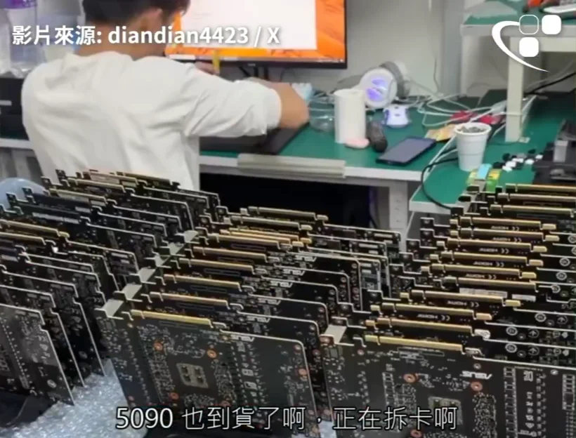 Pabrik di China Bongkar RTX 5090, Chip-nya Dipakai untuk Server AI 8 RTX 5090 Dibongkar
